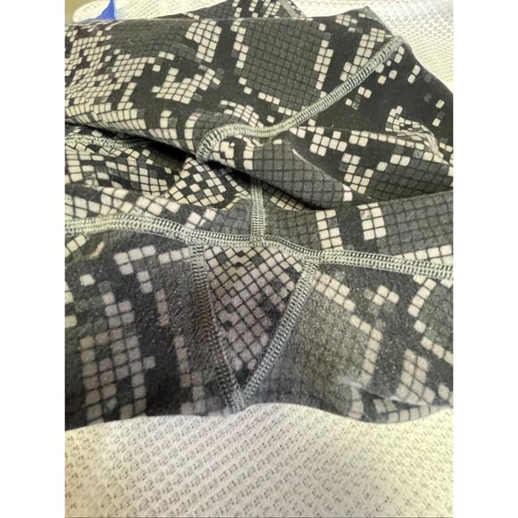 Lululemon Wunder Under Crop High Rise Ziggy Snake Slate Leggings Size 4 - Picture 8 of 9